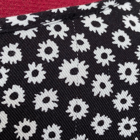 Kensie women black and white daisy print tunic long sleeves top. Size S. Used - Picture 9 of 10
